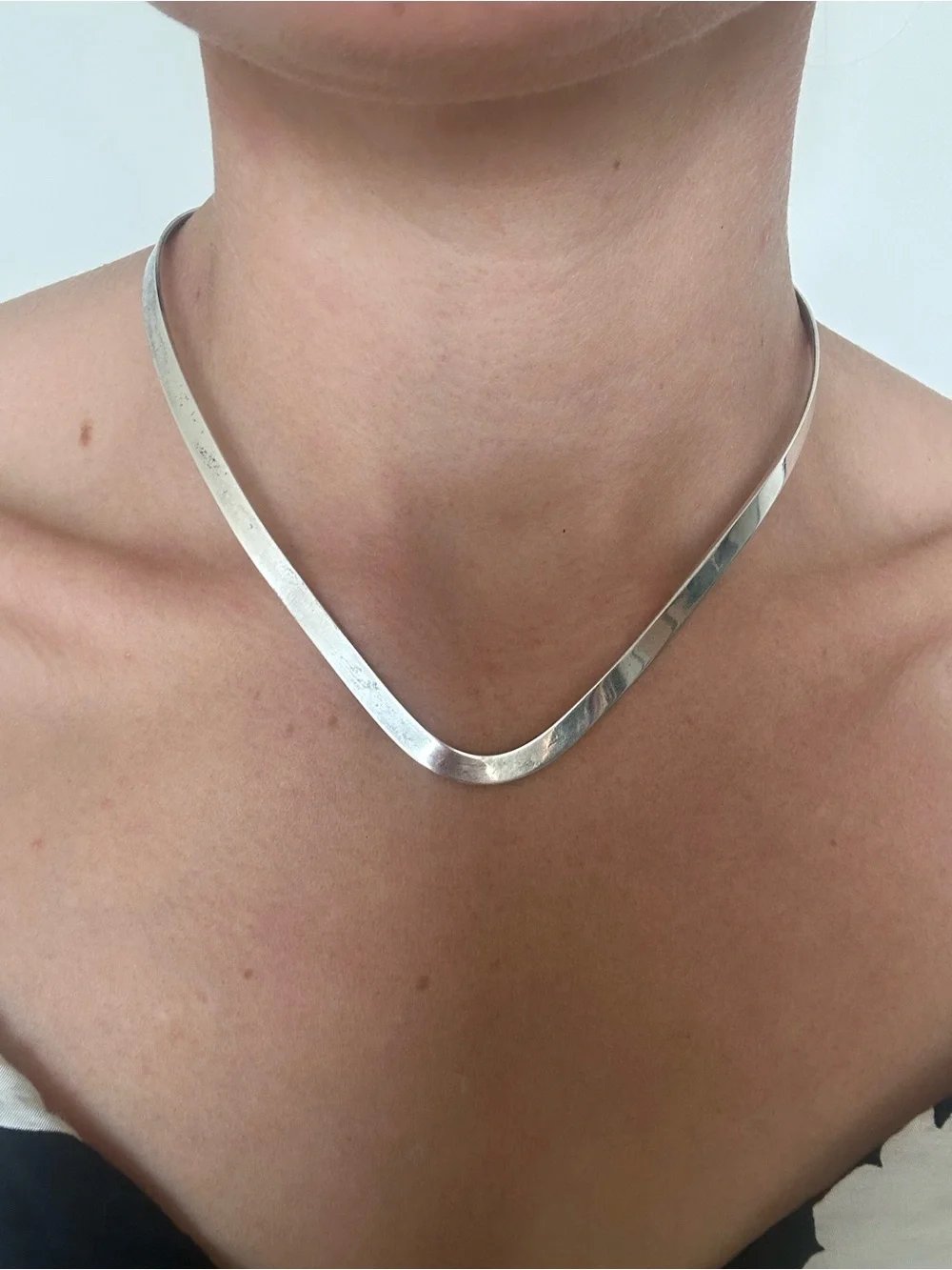 Minimalist Silver V-Shape Collar Necklace - Women Jewelry